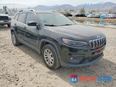 Czwarte zdjęcie samochodu z boku: 2019 JEEP CHEROKEE LATITUDE VIN:1C4PJLCB7KD348383 - miniatura