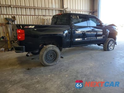 Trzecie zdjęcie samochodu z tyłu: 2017 CHEVROLET SILVERADO K1500 LT VIN:3GCUKREC7HG516785 - miniatura