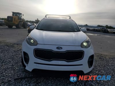 Piąte zdjęcie samochodu w środku: 2017 KIA SPORTAGE VIN:KNDPM3AC7H7174423 - miniatura