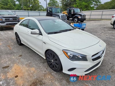 Czwarte zdjęcie samochodu z boku: 2017 MERCEDES-BENZ CLA 250 4MATIC VIN:WDDSJ4GB6HN450731 - miniatura