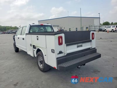Trzecie zdjęcie samochodu z tyłu: 2022 FORD F250 SUPER DUTY UTILITY / SERVICE TRUCK VIN:1FD7W2A68NEG17809 - miniatura