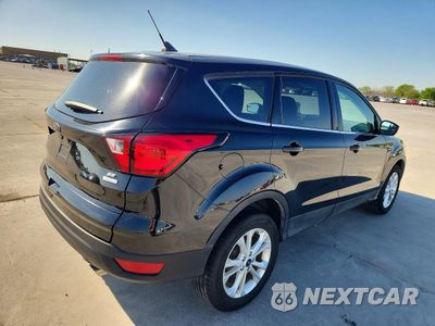 Trzecie zdjęcie samochodu z tyłu: 2019 FORD ESCAPE SE VIN:1FMCU0GD8KUB43750 - miniatura