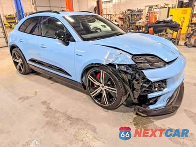 Trzecie zdjęcie samochodu z tyłu: 2025 PORSCHE MACAN TURBO VIN:WP1AC2XA5SL175556 - miniatura