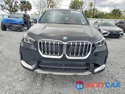 Piąte zdjęcie samochodu w środku: 2025 BMW X1 XDRIVE28I VIN:WBX73EF04S5072340 - miniatura