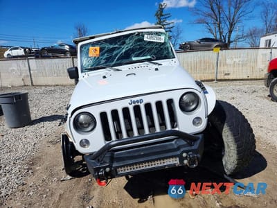 Piąte zdjęcie samochodu w środku: 2016 JEEP WRANGLER UNLIMITED SAHARA VIN:1C4BJWEGXGL107869 - miniatura