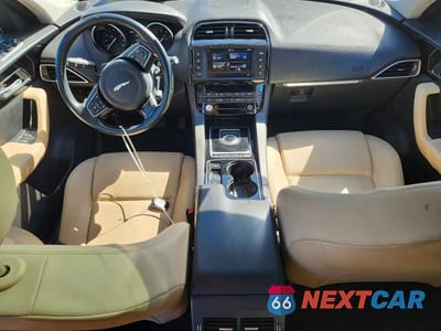 Zdjęcie 8 z 12 samochodu: 2017 JAGUAR F-PACE PREMIUM VIN:SADCJ2BV4HA059013 - miniatura