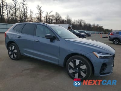 Czwarte zdjęcie samochodu z boku: 2024 VOLVO XC60 PLUS VIN:YV4H60DLXR1864791 - miniatura