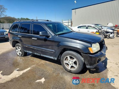 Czwarte zdjęcie samochodu z boku: 2005 JEEP GRAND CHEROKEE LAREDO VIN:1J4GS48K75C656265 - miniatura