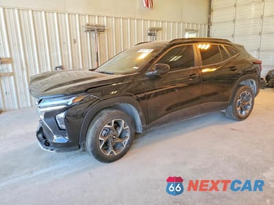 2025 CHEVROLET TRAX 1LT KL77LHEP2SC206896 - główne zdjęcie licytacji z USA - miniatura