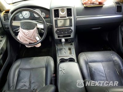Zdjęcie 9 z 14 samochodu: 2010 CHRYSLER 300 TOURING VIN:2C3CA5CVXAH206281 - miniatura