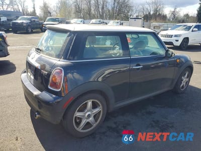 Trzecie zdjęcie samochodu z tyłu: 2007 MINI COOPER VIN:WMWMF33547TL77087 - miniatura