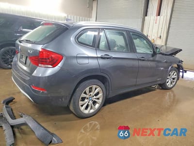 Trzecie zdjęcie samochodu z tyłu: 2013 BMW X1 XDRIVE28I VIN:WBAVL1C55DVR86867 - miniatura