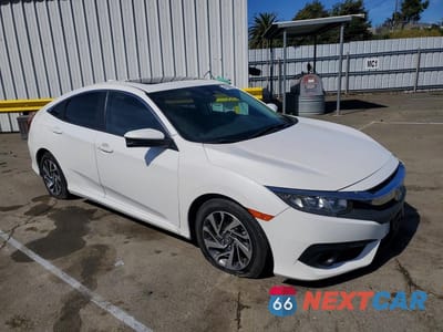 Czwarte zdjęcie samochodu z boku: 2017 HONDA CIVIC EX VIN:19XFC2F81HE202634 - miniatura