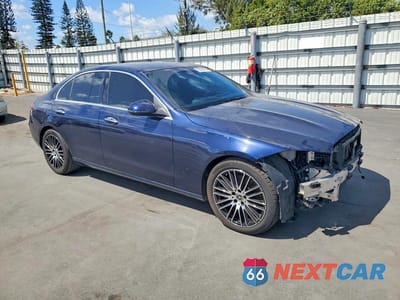 Czwarte zdjęcie samochodu z boku: 2023 MERCEDES-BENZ C 300 4MATIC VIN:W1KAF4HBXPR097610 - miniatura