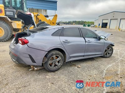 Trzecie zdjęcie samochodu z tyłu: 2022 KIA K5 LX VIN:5XXG24J29NG126248 - miniatura
