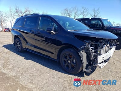 Czwarte zdjęcie samochodu z boku: 2025 TOYOTA SIENNA WOODLAND EDITION VIN:5TDCSKFC6SS218691 - miniatura