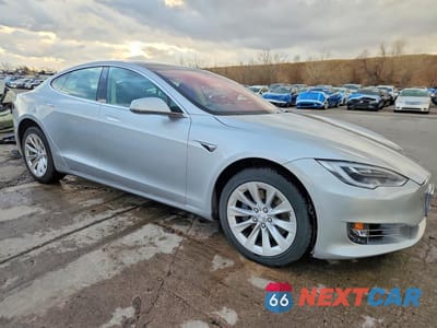 Czwarte zdjęcie samochodu z boku: 2017 TESLA MODEL S VIN:5YJSA1E21HF225000 - miniatura