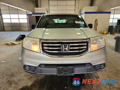 Piąte zdjęcie samochodu w środku: 2013 HONDA PILOT LX VIN:5FNYF3H26DB033777 - miniatura