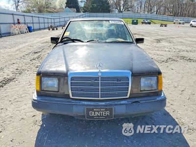 Piąte zdjęcie samochodu w środku: 1993 MERCEDES-BENZ 300 E 2.8 VIN:WDBEA28E9PC009981 - miniatura