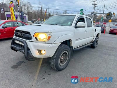 Drugie zdjęcie samochodu z przodu: 2013 TOYOTA TACOMA V6 VIN:3TMLU4EN6DM118330 - miniatura