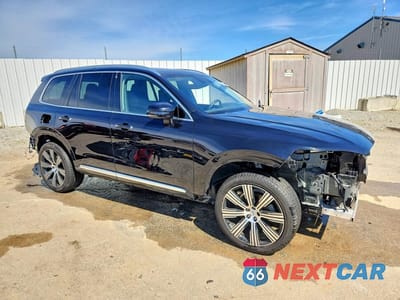 Czwarte zdjęcie samochodu z boku: 2022 VOLVO XC90 T6 INSCRIPTION VIN:YV4A22PLXN1817484 - miniatura