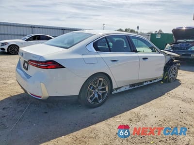 Trzecie zdjęcie samochodu z tyłu: 2026 BMW 530 XI VIN:WBA53FJ00TCV83104 - miniatura