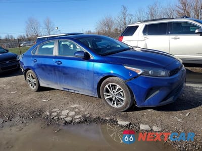 Czwarte zdjęcie samochodu z boku: 2023 KIA FORTE LXS VIN:3KPF24ADXPE565922 - miniatura