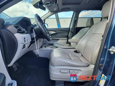 Zdjęcie 7 z 14 samochodu: 2019 HONDA PILOT TOURING VIN:5FNYF5H64KB003267 - miniatura