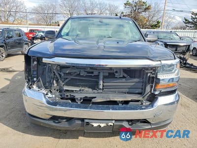 Piąte zdjęcie samochodu w środku: 2018 CHEV SILVERADO K1500 LT VIN:1GCVKREC8JZ169901 - miniatura