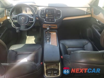 Zdjęcie 8 z 14 samochodu: 2021 VOLVO XC90 T6 MOMENTUM VIN:YV4A22PK2M1680207 - miniatura