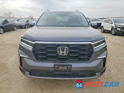 Piąte zdjęcie samochodu w środku: 2025 HONDA PILOT TOURING VIN:5FNYG1H78SB177549 - miniatura