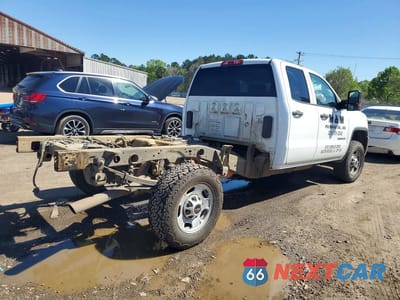 Trzecie zdjęcie samochodu z tyłu: 2018 GMC SIERRA C2500 HEAVY DUTY VIN:1GD21REG5JZ128307 - miniatura