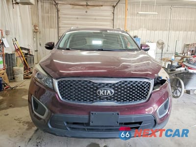 Piąte zdjęcie samochodu w środku: 2016 KIA SORENTO LX VIN:5XYPG4A36GG135238 - miniatura