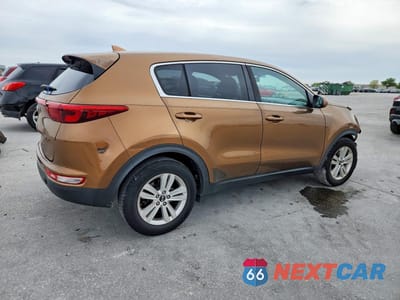 Trzecie zdjęcie samochodu z tyłu: 2017 KIA SPORTAGE LX VIN:KNDPM3AC8H7134769 - miniatura