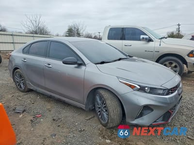 Czwarte zdjęcie samochodu z boku: 2023 KIA FORTE GT-LINE VIN:3KPF54AD3PE666677 - miniatura