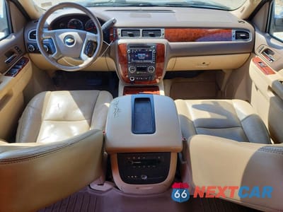 Zdjęcie 8 z 12 samochodu: 2011 CHEVROLET TAHOE K1500 LTZ VIN:1GNSKCE02BR388707 - miniatura