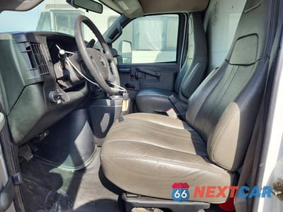 Zdjęcie 7 z 12 samochodu: 2020 GMC SAVANA BOX TRUCK VIN:7GZ37TCG3LN003648 - miniatura
