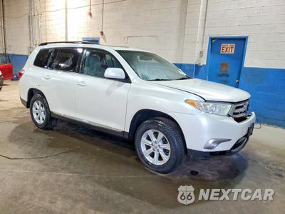 Czwarte zdjęcie samochodu z boku: 2013 TOYOTA HIGHLANDER SE VIN:5TDBK3EH5DS259816 - miniatura