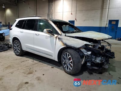 Czwarte zdjęcie samochodu z boku: 2023 CADILLAC XT6 SPORT VIN:1GYKPGRS5PZ120667 - miniatura
