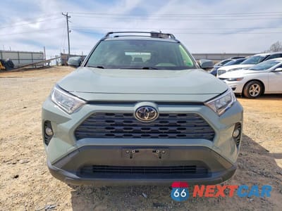 Piąte zdjęcie samochodu w środku: 2021 TOYOTA RAV4 XLE VIN:JTMP1RFVXMD073233 - miniatura