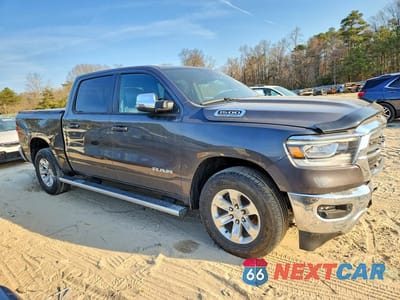 Czwarte zdjęcie samochodu z boku: 2024 RAM 1500 LARAMIE VIN:1C6SRFJT1RN158798 - miniatura