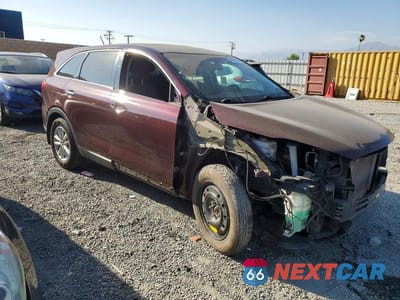 Czwarte zdjęcie samochodu z boku: 2019 KIA SORENTO LX VIN:5XYPG4A39KG549199 - miniatura