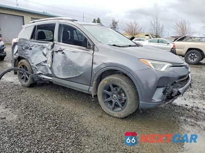 Czwarte zdjęcie samochodu z boku: 2018 TOYOTA RAV4 LE VIN:JTMBFREV2JJ221661 - miniatura