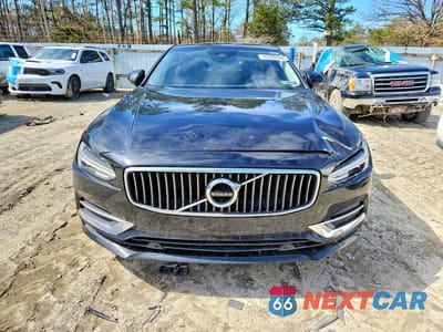 Piąte zdjęcie samochodu w środku: 2018 VOLVO S90 T5 MOMENTUM VIN:LVY982AK1JP038270 - miniatura
