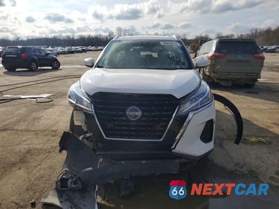 Piąte zdjęcie samochodu w środku: 2023 NISSAN KICKS SV VIN:3N1CP5CV3PL554145 - miniatura