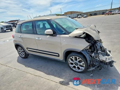 Czwarte zdjęcie samochodu z boku: 2015 FIAT 500L TREKKING VIN:ZFBCFADH7FZ031366 - miniatura