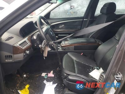 Zdjęcie 7 z 11 samochodu: 2007 BMW 750 VIN:WBAHN83567DT74462 - miniatura