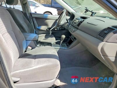 Zdjęcie 7 z 12 samochodu: 2005 TOYOTA CAMRY LE VIN:JTDBE32K253034215 - miniatura