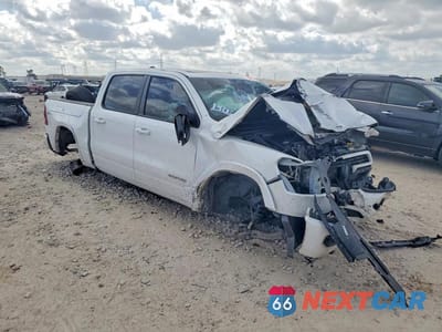 Czwarte zdjęcie samochodu z boku: 2022 RAM 1500 LARAMIE VIN:1C6SRFJT3NN229395 - miniatura