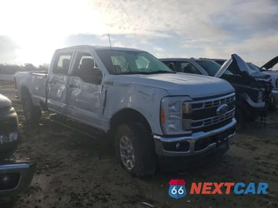 Czwarte zdjęcie samochodu z boku: 2023 FORD F250 SUPER DUTY VIN:1FT7W2BN7PEE22894 - miniatura